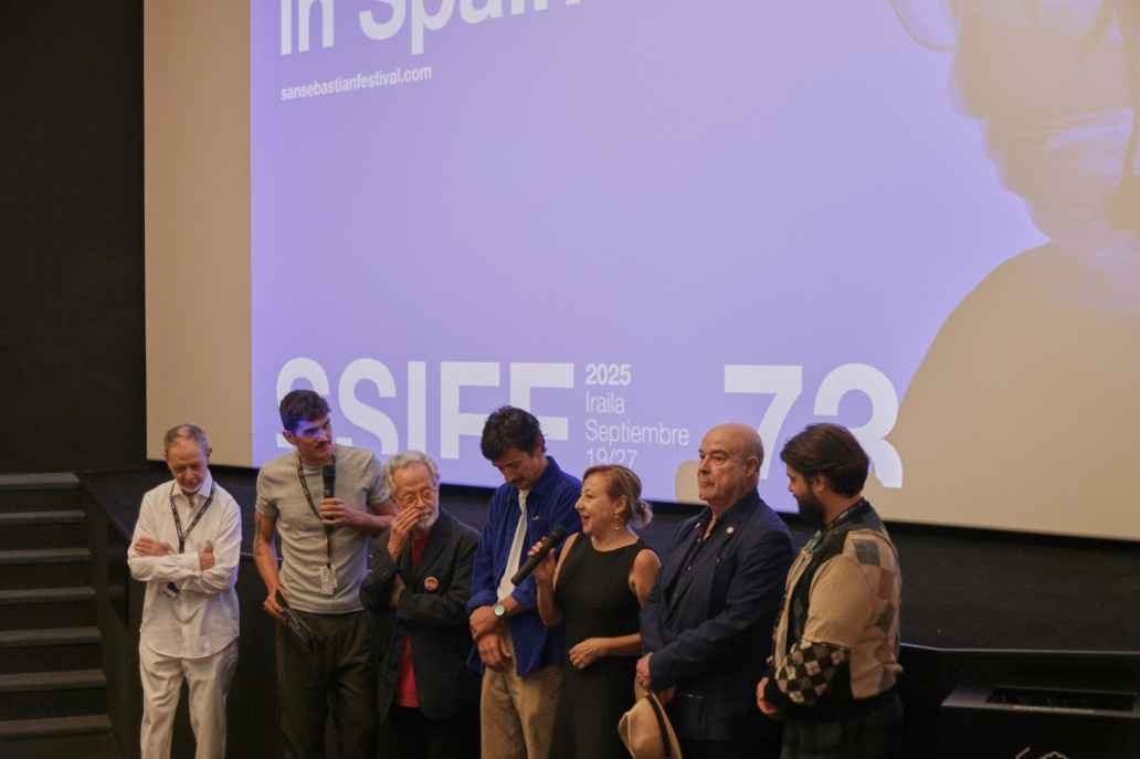 Fernando Colomo y parte del elenco de 'las delicias del jardín', que cuenta con financiación de Triodos Bank