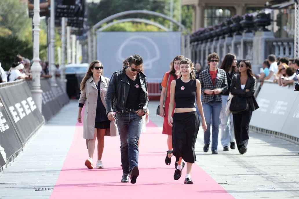 Parte del equipo de 'Romería' de Carla Simón llegando al SSFF.